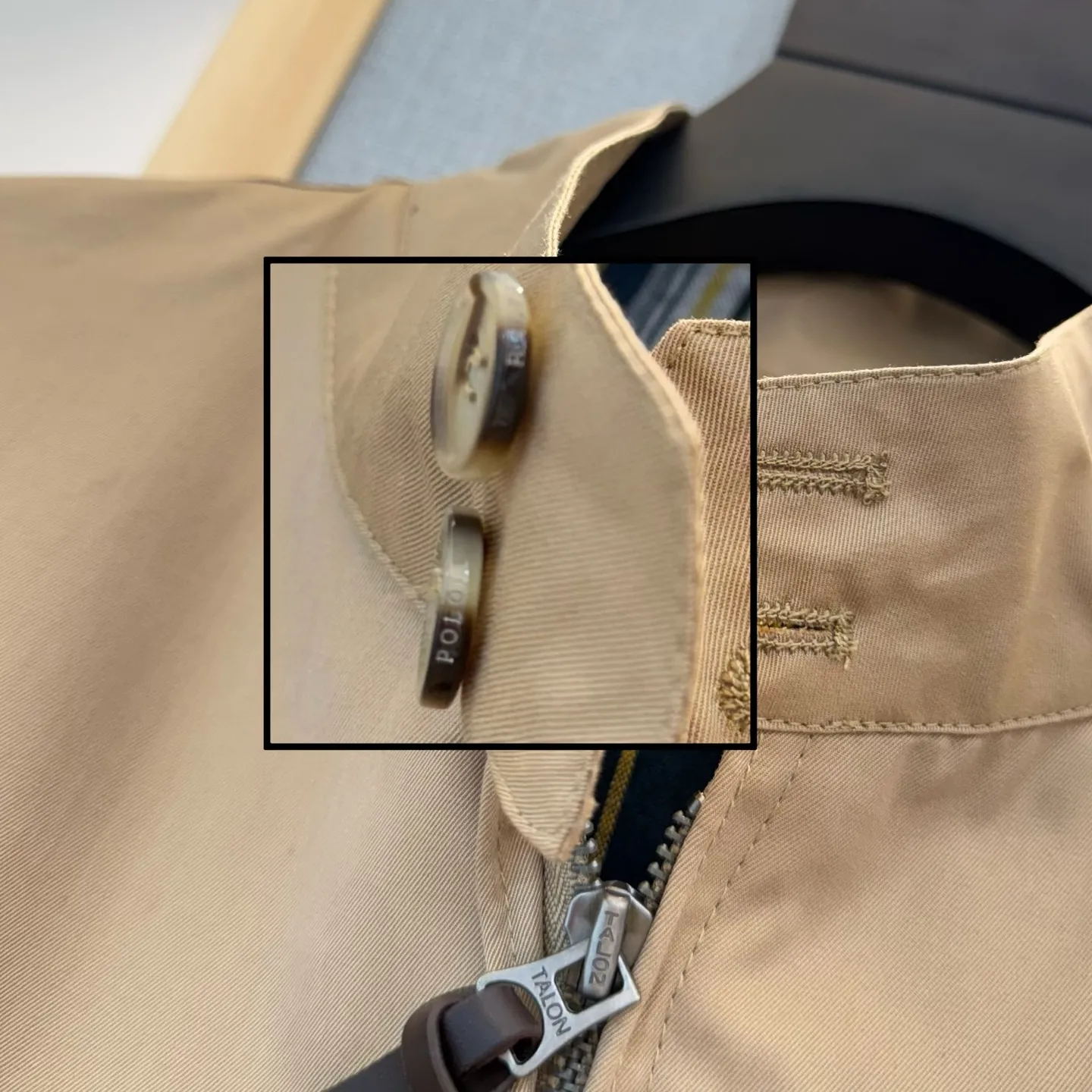 P350 model number: R05 Ralph Lauren unisex old money style old cadre stand collar workwear Harrington jacket color #khaki black size #M L The fabric has a double-layer shin feel and is full of weight! It's not as heavy as a regular jacket, and the ordinary cotton material feels really different. This one is super comfortable, soft and stylish, and has a green plaid interior that has a retro movie fashion feel! The fit is loose but not baggy. The size is just right and not picky. The dropped shoulder design modifies the shoulders without making them look bulky. This silhouette is a style that will never go out of style after being worn for a long time. The upper body is also very durable and recognizable. The loose and reasonable fit can be worn by both men and women. It is easy to create a clean and refreshing boyish look. Length: 68/70/72/74 Bust: 122/126/130/134 Shoulder width: 53/54/55/56 Sleeve length: 65/66/67/68